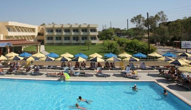 Relax Hotel Колимбия Екстериор снимка